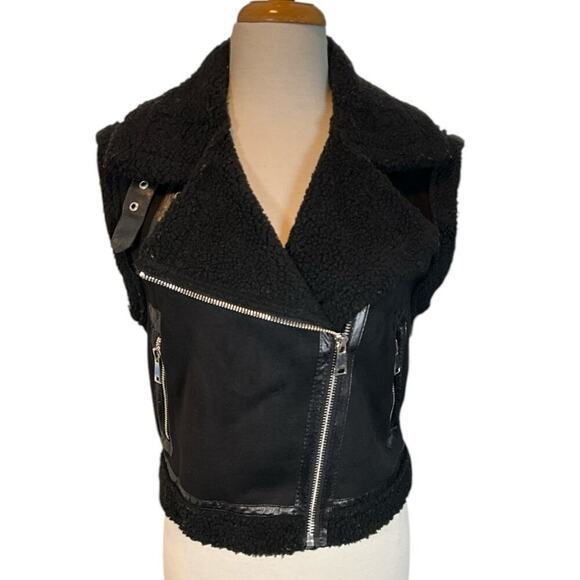 Mark Edwards Studios Sherpa Lined Faux Leather Vest Size Small Black/Silver NWT - Picture 1 of 12